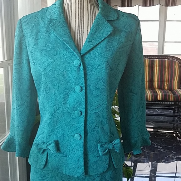 Two piece skirt and top - Picture 2 of 4